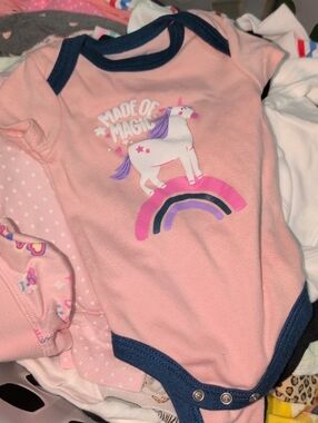 ❤️🔥10/$10❤️🔥 Baby Kidgets Pink Unicorn 'Made of Magic' Onesie Size 0-3M